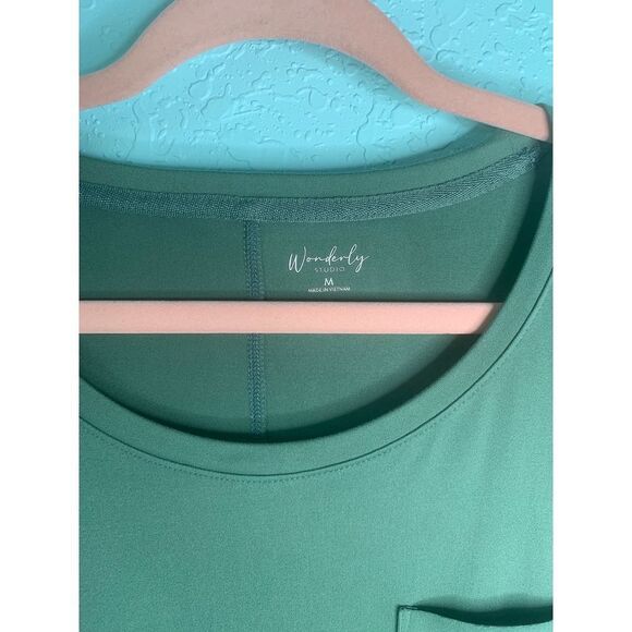NWOT Green Wonderly Studio Tee Shirt Top Size Large - Picture 2 of 6